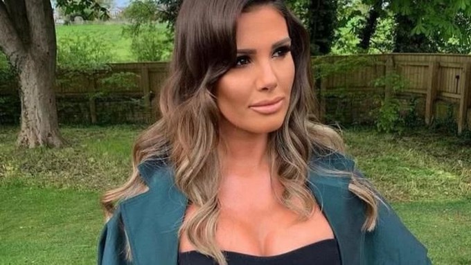 "Mislila sam da ćemo LUDO VODITI LJUBAV, onda je skinuo pantalone" Žena poznatog fudbalera rekla šta nije trebalo: Izvini, nije ti MALI KAO KOBASIČICA /VIDEO/