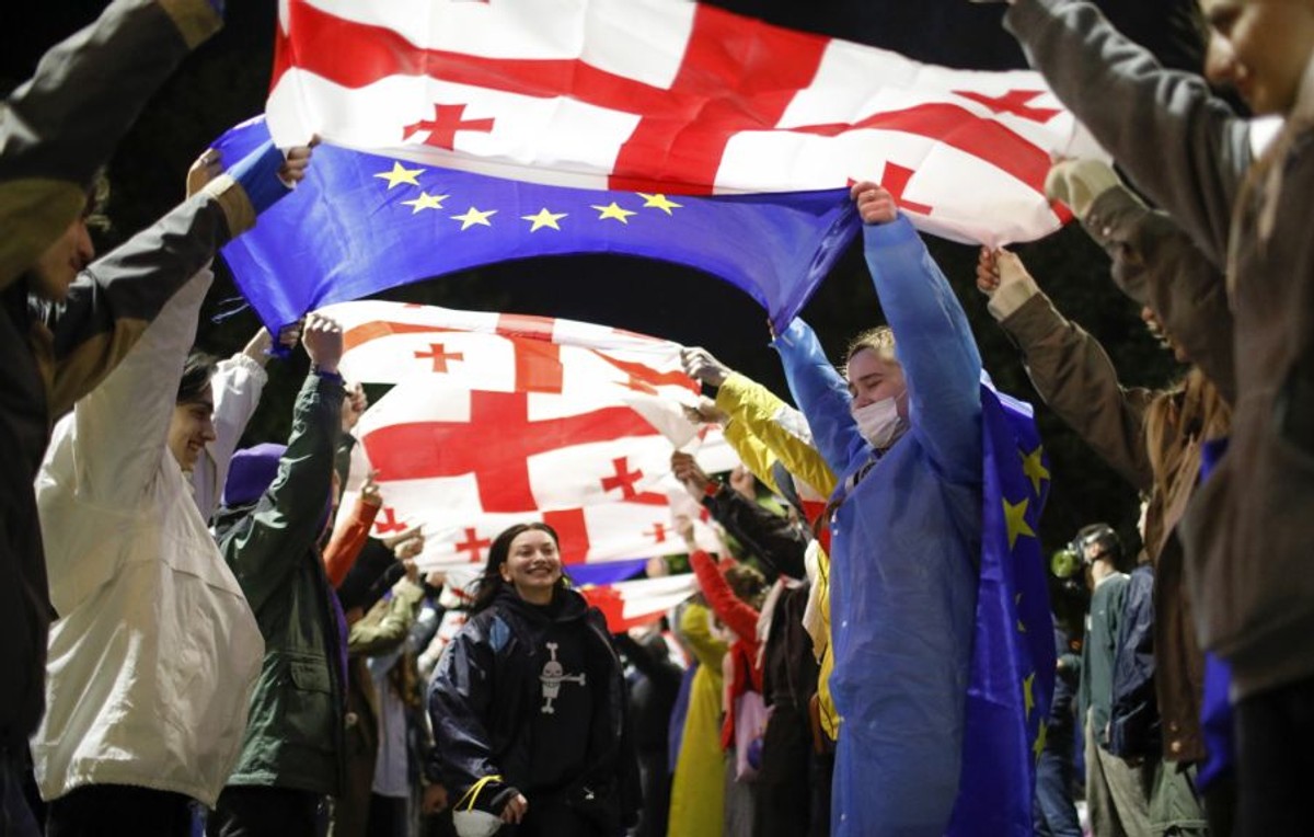 Protesty obywateli Gruzji w Tbilisi przeciwko ustawie o zagranicznych agentach na wzór rosyjski