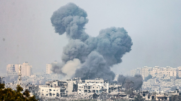 A gázai bombázásban rengeteg épület összeomlott, megsérült / Fotó: MTI EPA HANNIBAL HANSCHKE