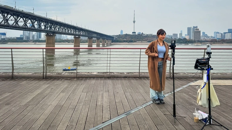 Profesor Dali Jang veruje da se vuhanska "kovid generacija" bori sa mnogim izazovima | Foto: Getty Images