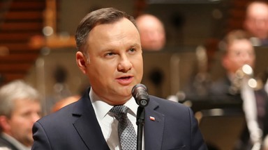 Andrzej Duda poleca kontrowersyjny artykuł. Następnie usuwa go z Twittera