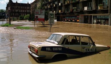 Powódź we Wrocławiu 1997. Ogromne zniszczenia [ZDJĘCIA]