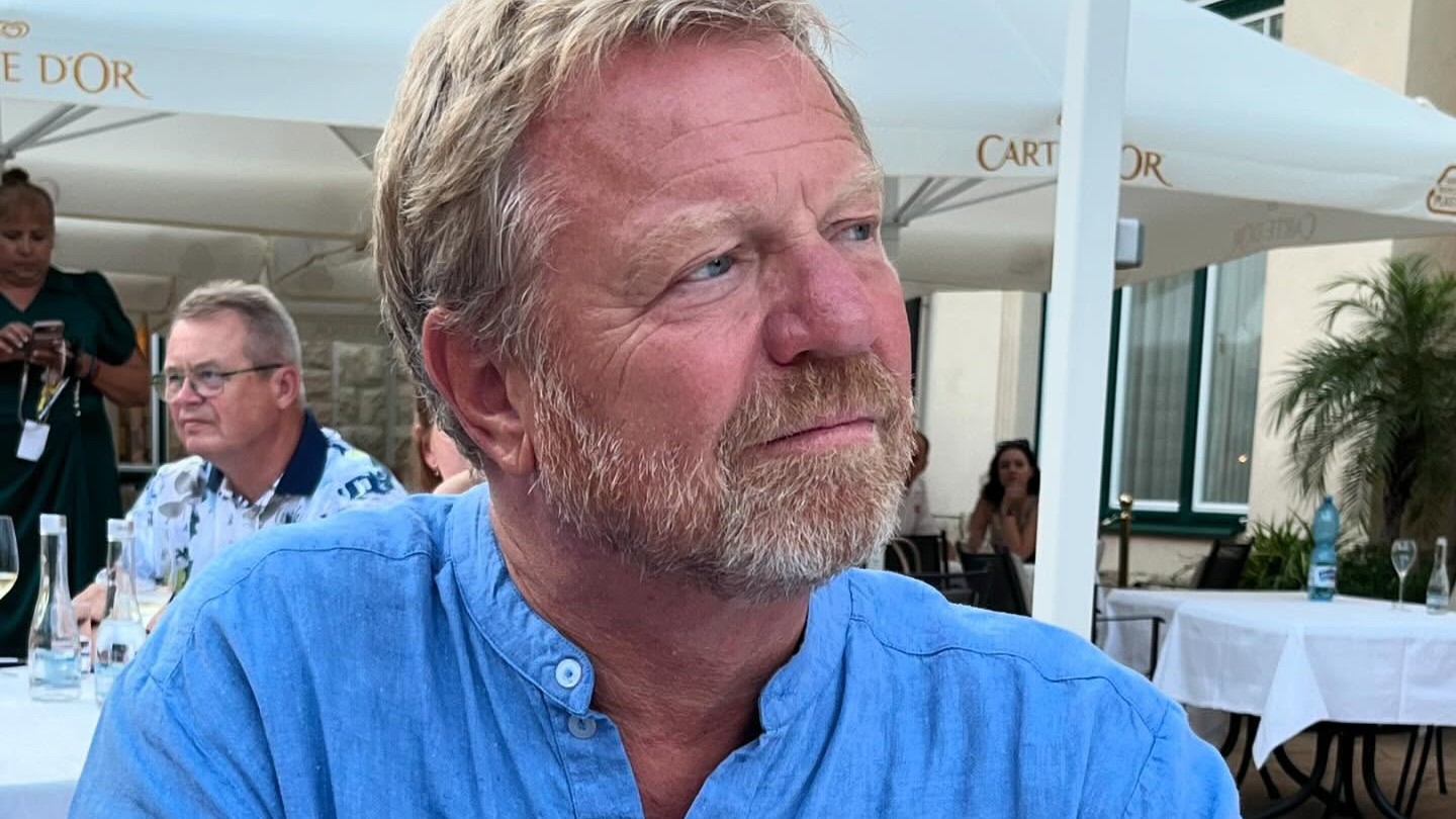 Herec Maroš Kramár.