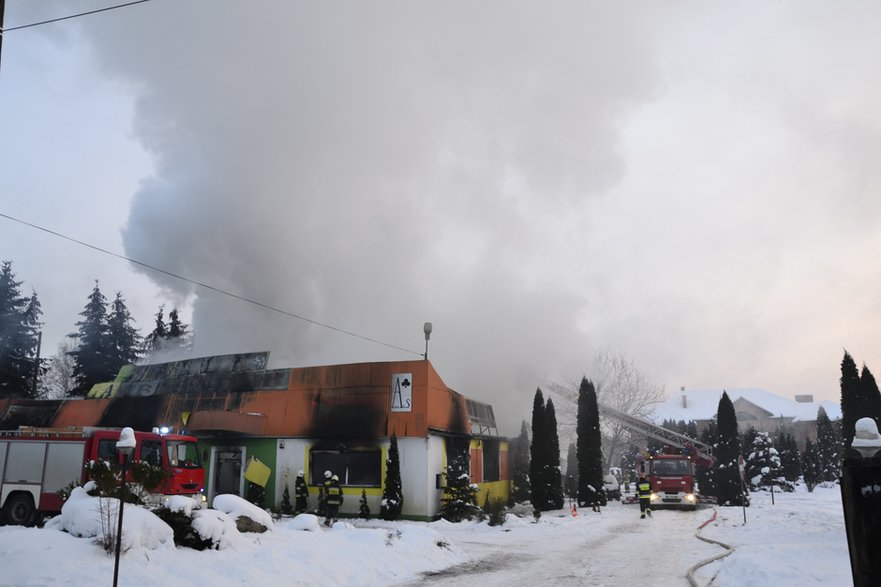 Magazyn mebli zapalił się ok. godz. 14