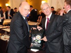 Lato rozdał działaczom furę pieniędzy. Zobacz, ile dostał Listkiewicz