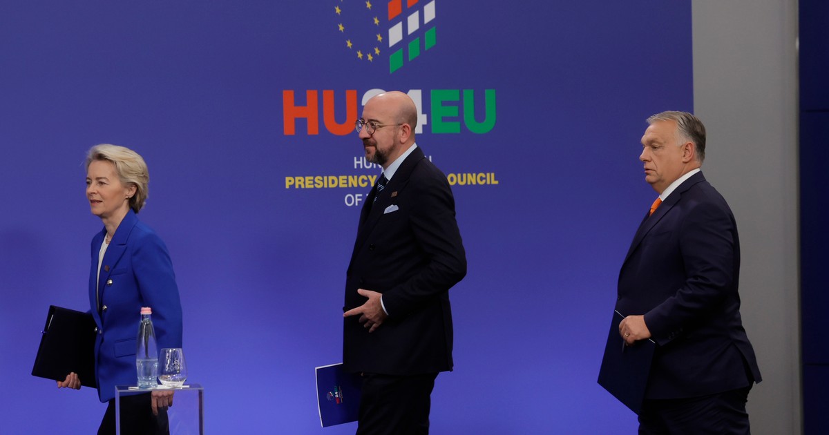 Egyszerre állt kamerák elé Orbán Viktor, Ursula von der Leyen és Charles Michel
