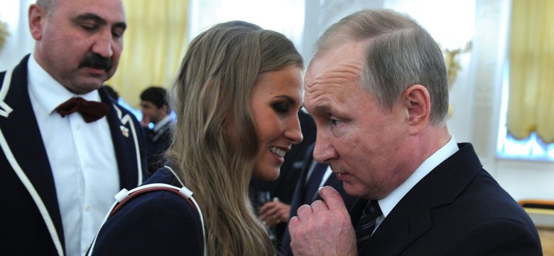 Carski gest mimo skandalu! Putin na Kremlu obdarował olimpijczyków nowymi BMW [FOTO]