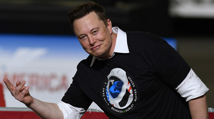 Özönlenek az Elon Musk viccek Fotó: Northfoto