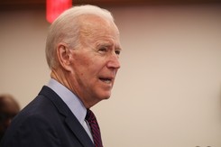 Biden zaprzecza oskarżeniom o napaść seksualną