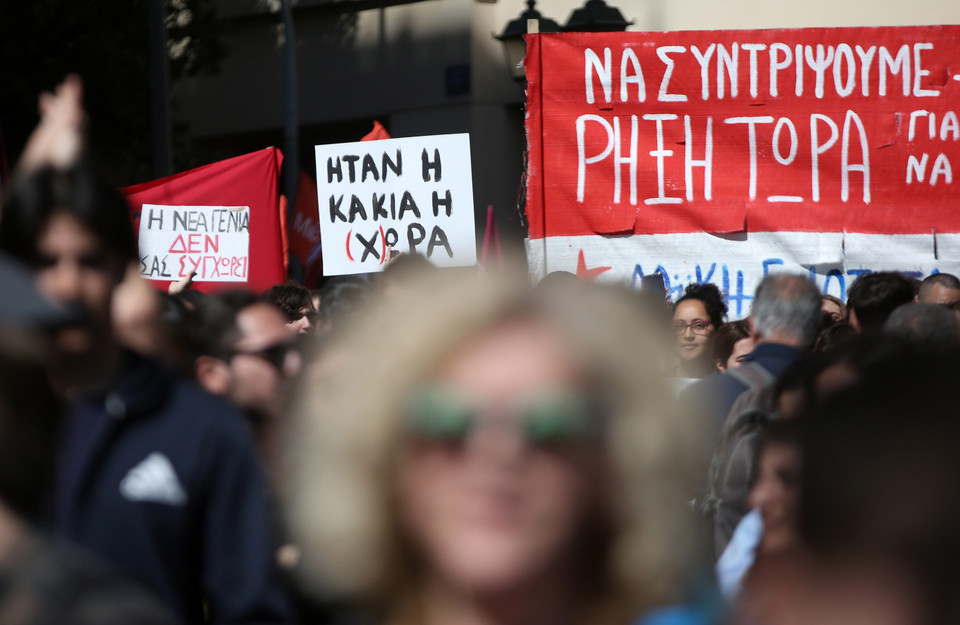 Katastrofa kolejowa i protesty. Dziesiątki tysięcy ludzi na ulicach Aten