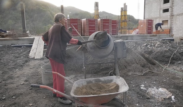 Snežana iz Ivanjice u osmoj deceniji radi na gradilištu