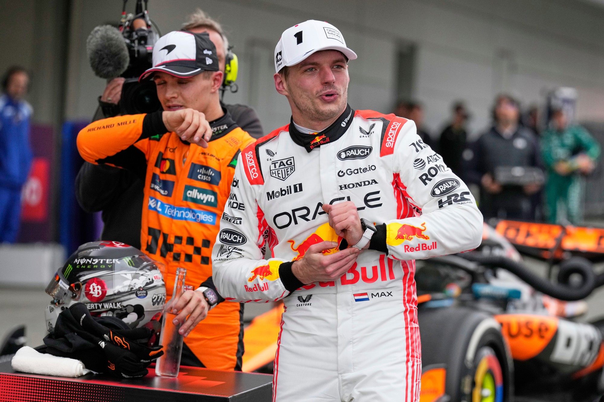 Jazdec Red Bullu Max Verstappen sa raduje z výhry na VC Japonska. 