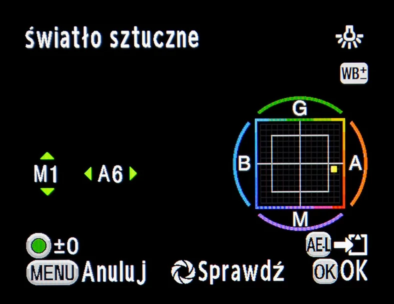 W niektórych aparatach za pomocą graficznej skali można dokonać korekty temperatury barwowej względem ustawień predefiniowanych lub automatycznych, na przyklad bardziej ocieplić obraz z aparatu.