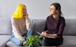 Jak wygląda pierwsza wizyta u psychologa? Co czeka nas w gabinecie?