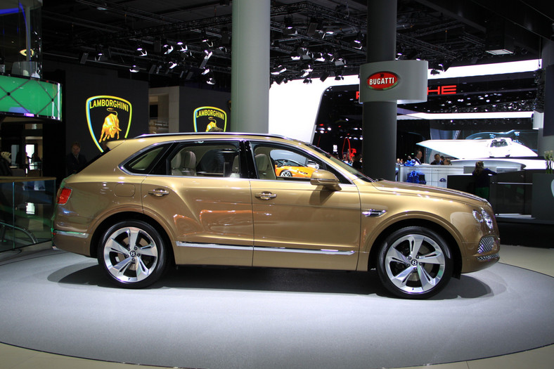 Bentley Bentayga (Frankfurt 2015)