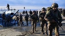 francja przygotowuje się na inwazję. wojsko ćwiczy obronę kraju przed wrogiem