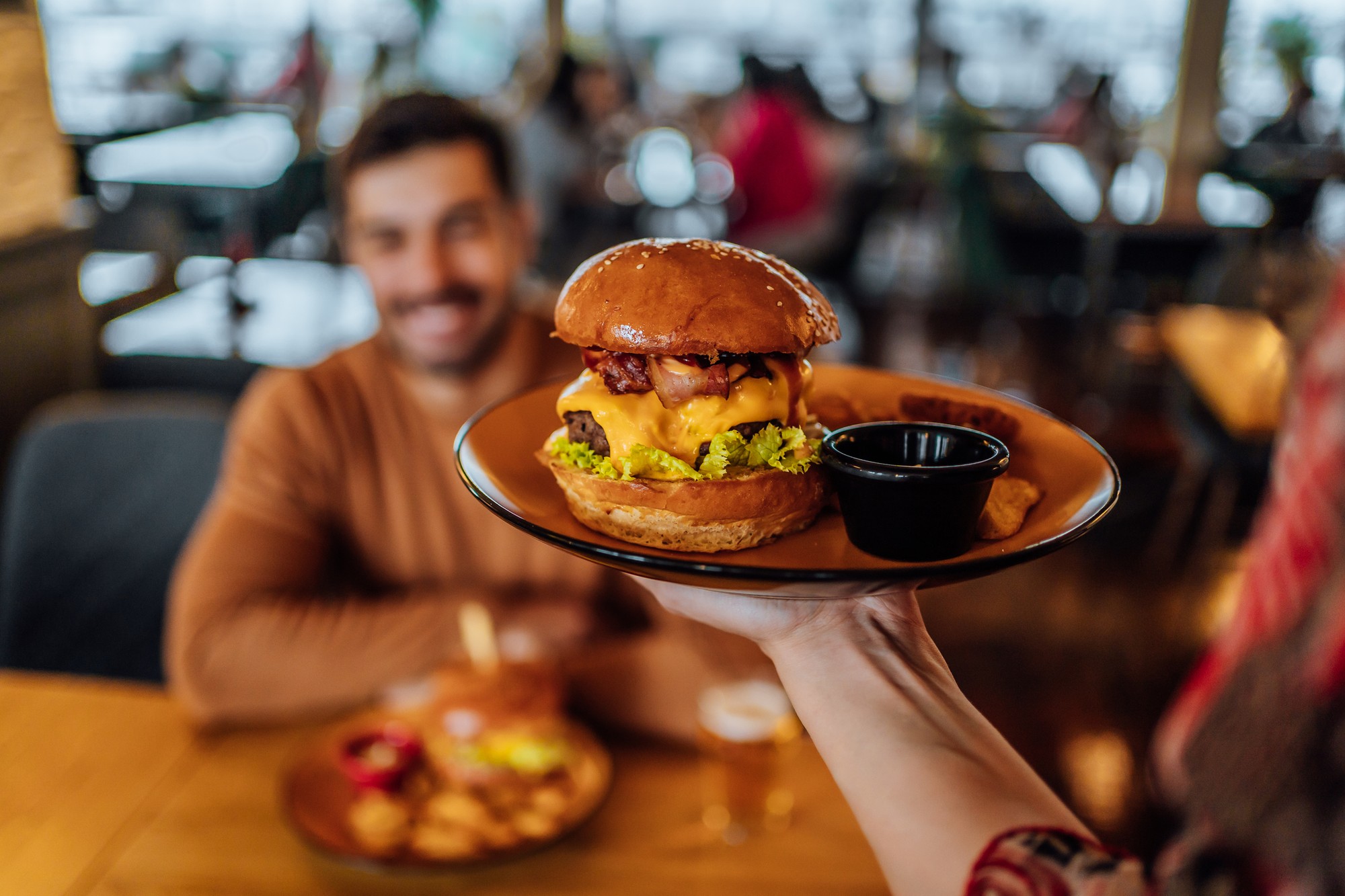 Hamburger patrí medzi najpopulárnejšie jedná na svete.
