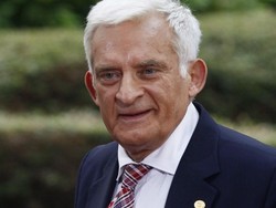 Buzek o "skandalicznych" słowach ojca Rydzyka. "Polski problem"