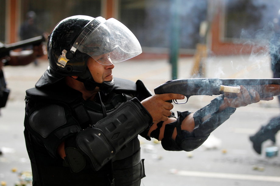 Riot police clash with protesters during a rally to demand for a referendum to remove Venezuelan President Nicolas Maduro, in Caracas, September 1, 2016.