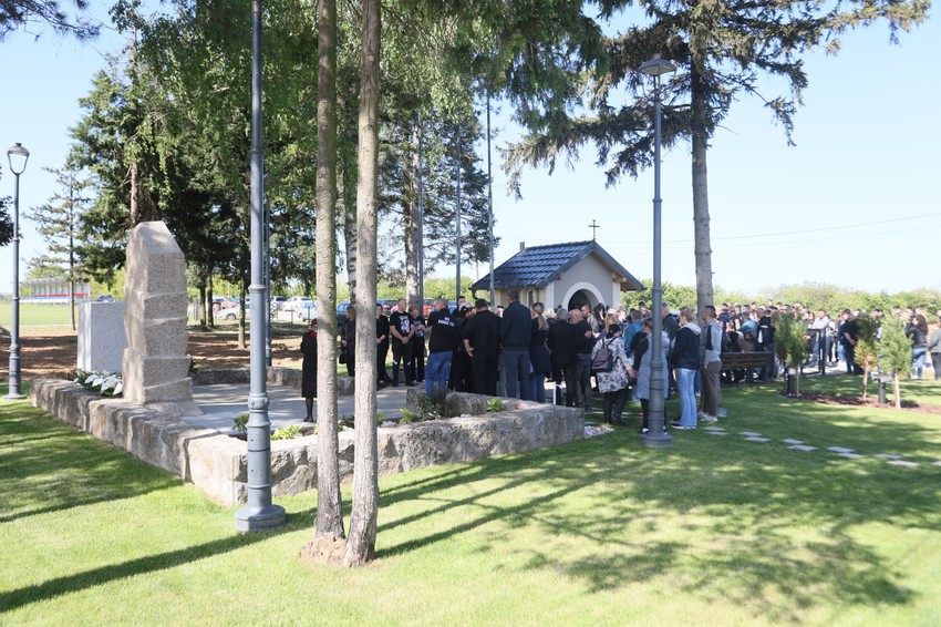 Pomen ubijenima u Malom Orašju