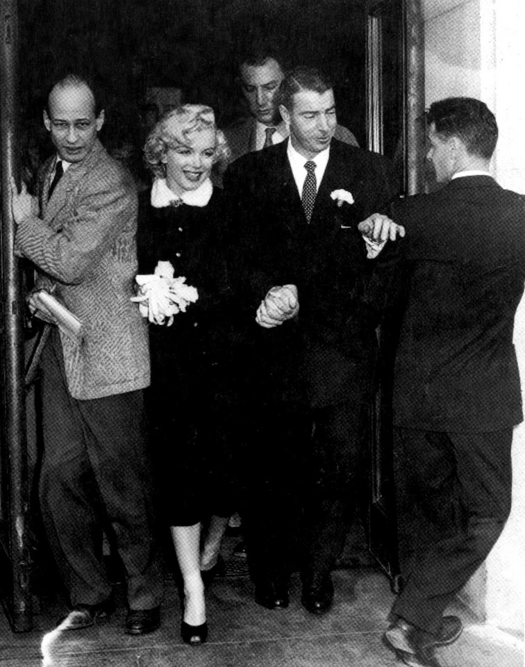 Kolorowe suknie ślubne gwiazd: Marilyn Monroe