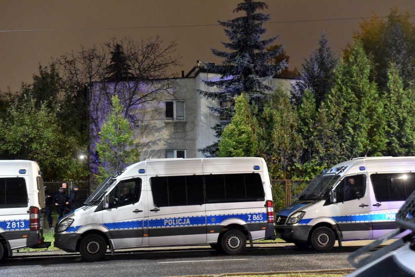 Policjanci pilnujący domu Kaczyńskiego mają kłopoty