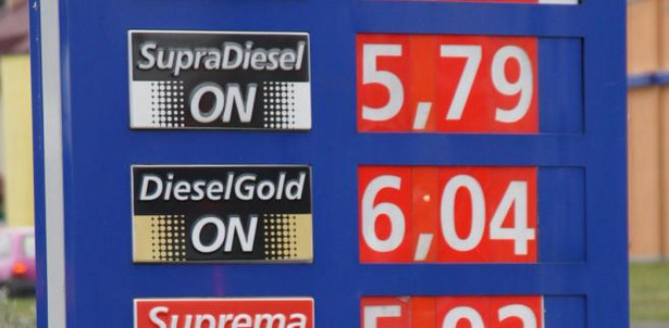 Mocny złoty osłabi wzrost cen paliw?