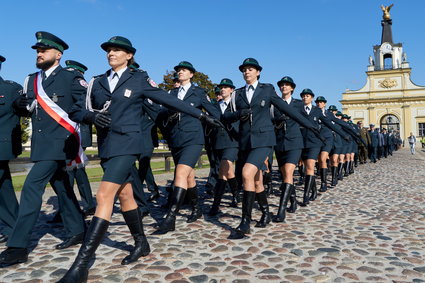 Tam kadrowa miotła pracuje najszybciej. Teraz ruszyła w Polskę