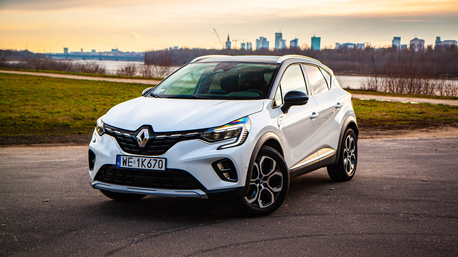 Renault Captur E-TECH to jedyny na rynku mały crossover z “wtyczką”. Sprawdzamy go w terenie