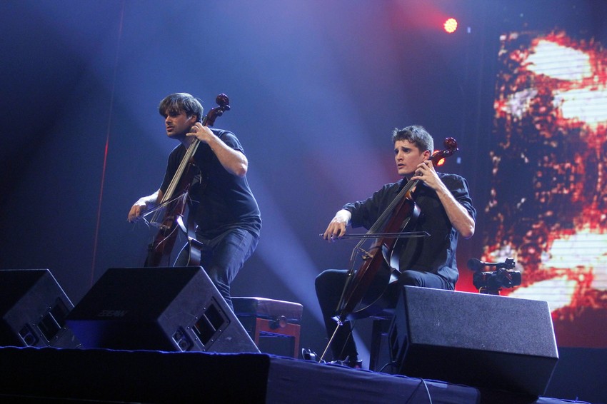 „2 cellos“ su miljenici Eltona Džona