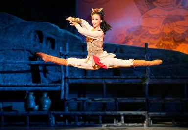 AUSTRALIA-CHINA-ART-DANCE-SILK-LEAP