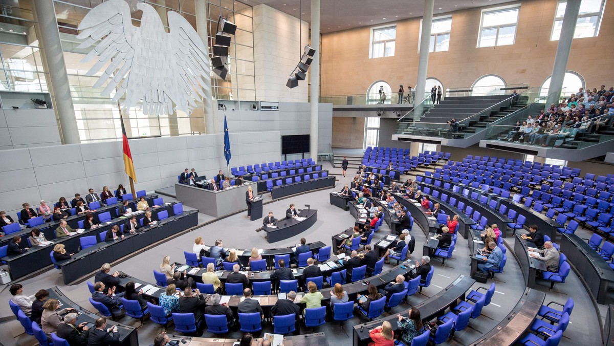 Niemiecki parlament potępił jako ludobójstwo masakrę dokonaną przez imperium osmańskie na Ormianach podczas pierwszej wojny światowej. Uchwałę Bundestagu poparły w głosowaniu, pomimo protestów władz tureckich, wszystkie kluby parlamentarne.