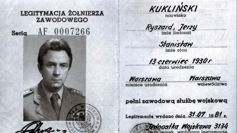 Ostatnia legitymacja wojskowa pułkownika Kuklińskiego (domena publiczna)