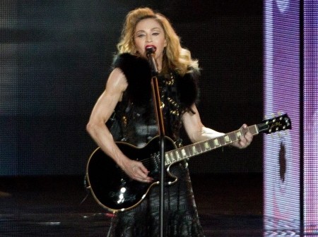 Madonna podczas koncertu w Abu Dhabi