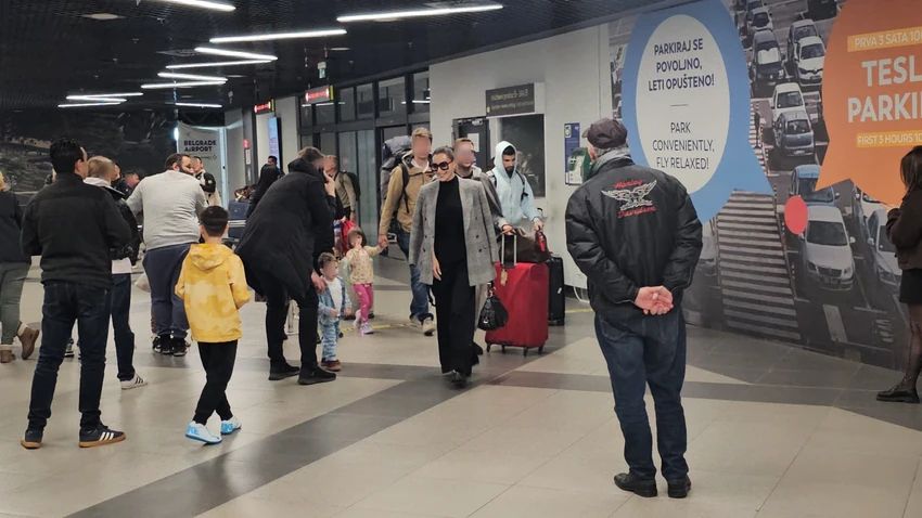 Ceca Ražnatović na aerodromu
