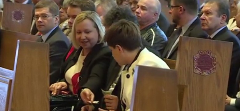 O krok od wpadki. Konsul uratowała premier Szydło w kościele [WIDEO]