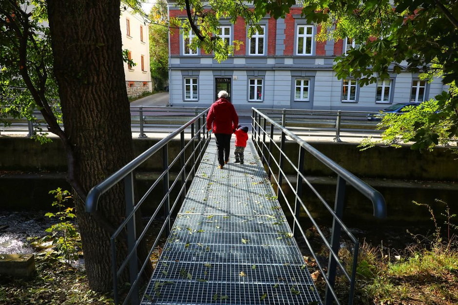 Kładka ze stali. Podobno niezniszczalna