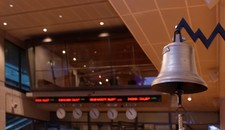 Krajowe indeksy kończą tydzień na minusach. W centrum uwagi sektor paliwowy i surowcowy