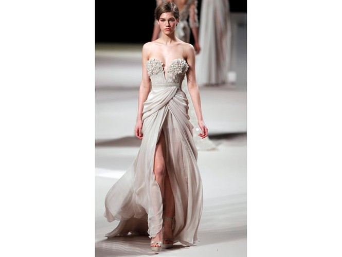 Elie Saab prezentuje w Paryżu kolekcję saute couture na sezon wiosna-lato 2011