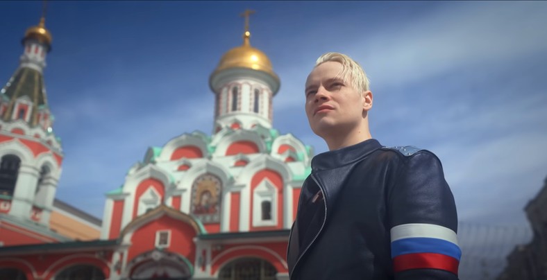 El cantante ruso Sazman, es decir, Yaroslav Dronov, en el vídeo musical de la canción. "nosotros"