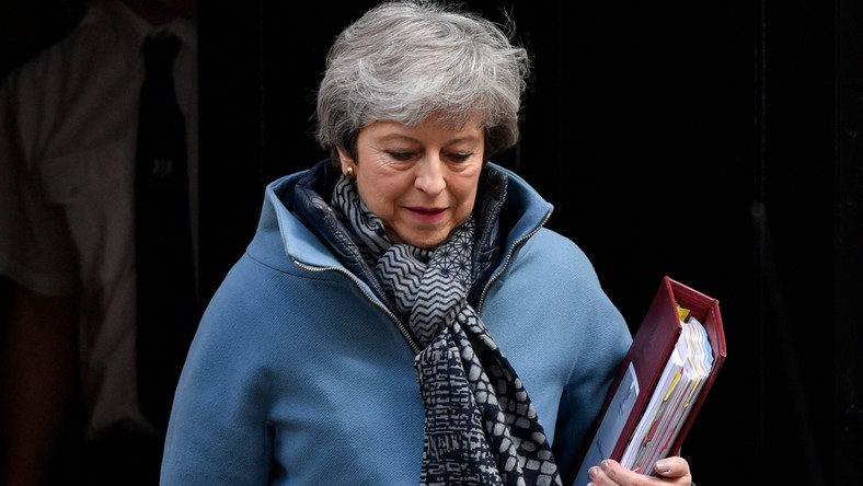 May ostrzega: im dłużej trwa proces brexitu, tym większe ryzyko