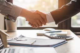 Urlop opiekuńczy na etacie nie wpłynie na obowiązek zapłaty składek ze zlecenia