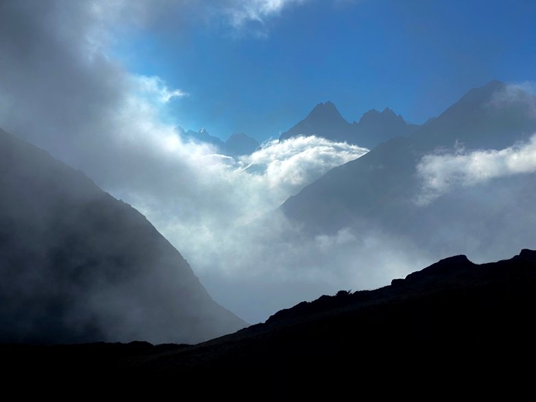 Zmieniająca się aura w bazie pod Ama Dablam