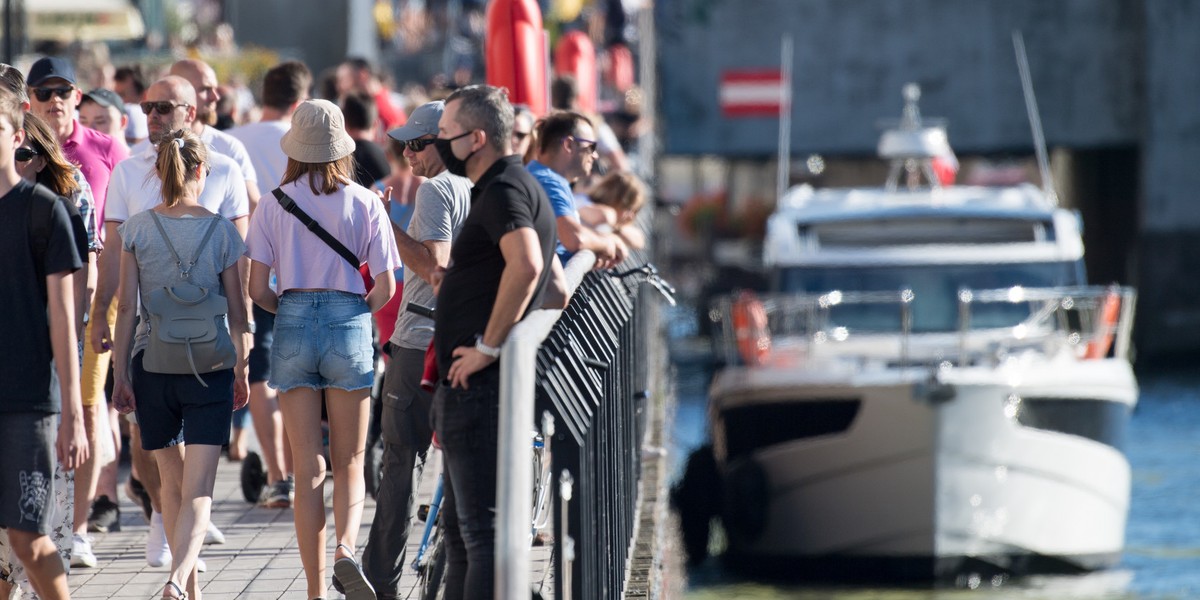 Pieniądze są wypłacane na bieżąco niezależnie od wielkości przedsiębiorstwa. Jeśli przedsiębiorca podał np. błędny numer rachunku lub nieaktywny,  wypłaty – po poprawkach – są automatycznie przekazywane do obsługi – zapewnia rzecznik ZUS.