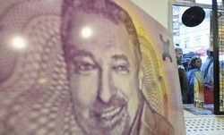 Banknot kolekcjonerski na 80. urodziny Karela Gotta. "Czesi nie mają większego artysty"