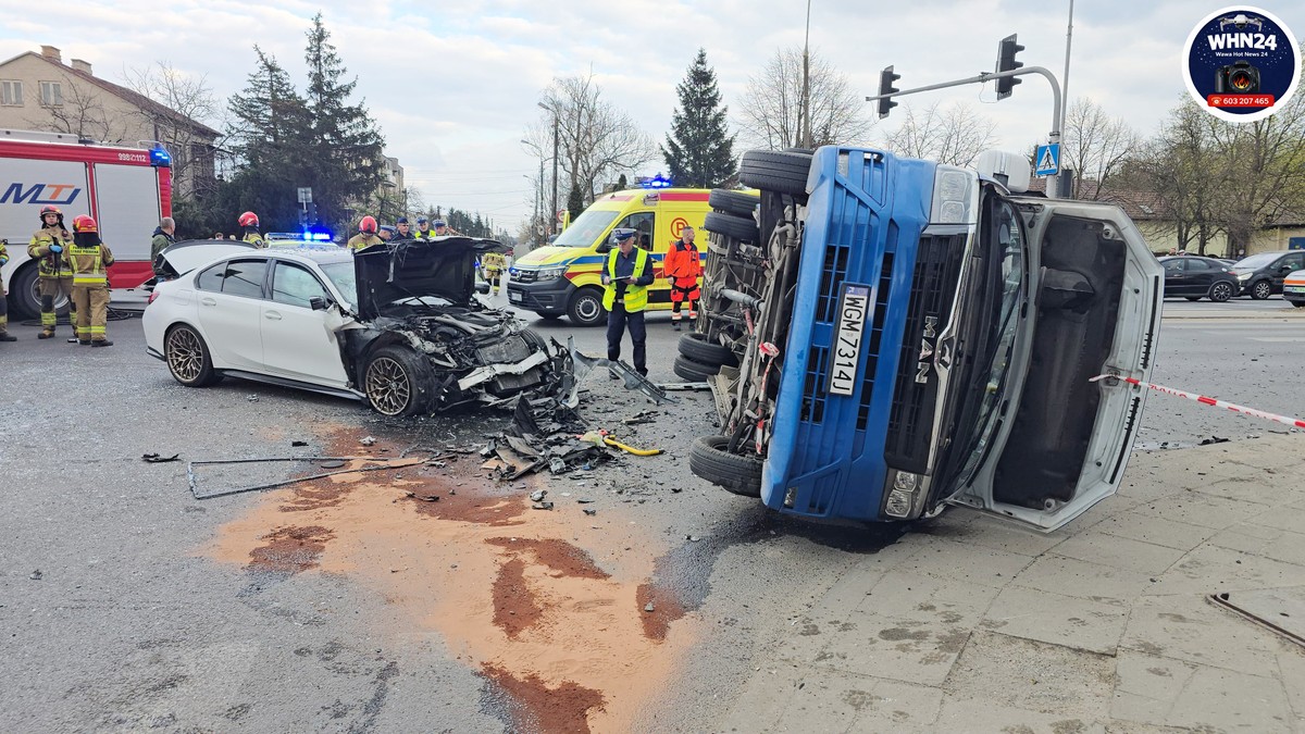 Poważny wypadek w Markach. Rozpędzone BMW staranowało miejski autobus. Są ranni