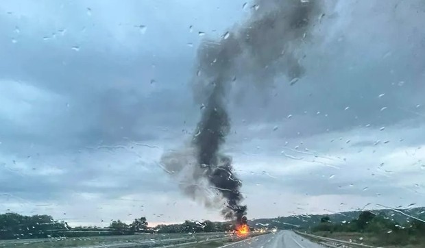 Izgoreo automobil na auto-putu Miloš Veliki kod Ljuga