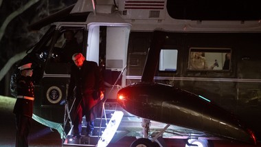 trump grzmi: chiny całkowicie przejmują kanadę. groźba ceł w tle