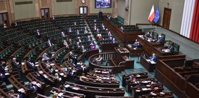 Zaskakujący sondaż: ta partia zyskała niezwykłe poparcie