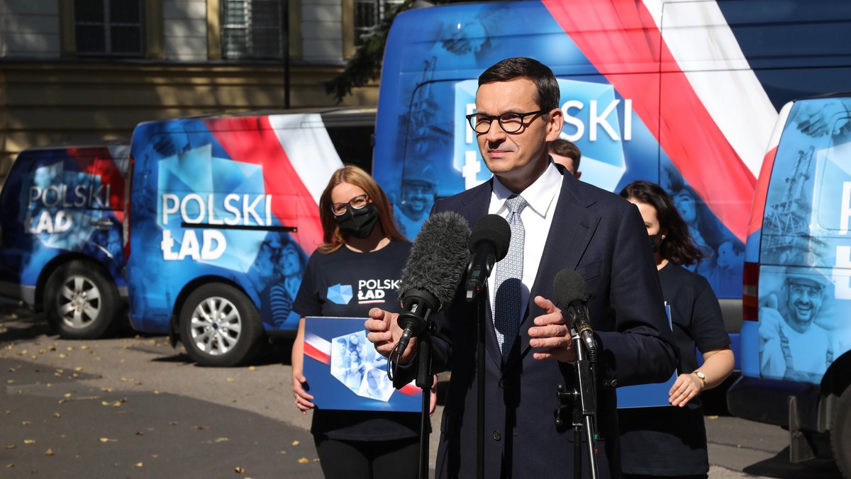 Premier Mateusz Morawiecki podczas konferencji prasowej poświęconej podsumowaniu akcji „10 programów na 100 dni,